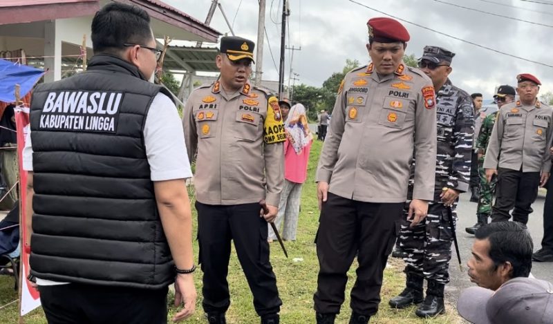 Pamatwil Polda Kepri Tinjau TPS di Dabo Singkep (Foto : Zonamu/Wandi)
