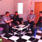Kalapas Narkotika Tanjungpinang (kiri) saat memberikan arahan pengamanan kepada jajarannya | Foto: Humas Lapas Tanjungpinang