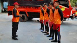 Tim SAR Natuna saat persiapan pencarian Asmawi, nelayan yang hilang saat mencari gurita di laut | Foto: Humas Sar Natuna