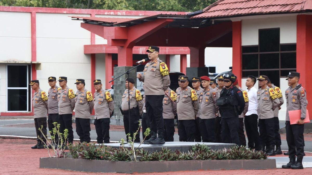 Kapolres Lingga AKBP Apri Fajar Hermanto saat pimpin apel (Foto : Zonamu/Indra)