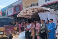 KPU Lingga saat mendistribusikan logistik Pilkada (Foto : Zonamu/Ardhi)