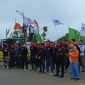 Puluhan Buruh Batam Gelar Aksi di Kantor Gubernur Kepri (Foto : Zonamu/Aji)