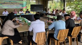 Disnakertrans Lingga saat menggelar rapat dewan pengupahan (Foto : Zonamu/Wandi)