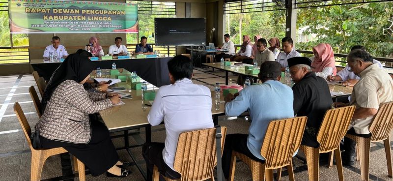 Disnakertrans Lingga saat menggelar rapat dewan pengupahan (Foto : Zonamu/Wandi)