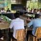 Disnakertrans Lingga saat menggelar rapat dewan pengupahan (Foto : Zonamu/Wandi)