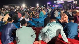 Polres Lingga menggelar makan talam sehidang di Polres Lingga (Foto : Zonamu/Wandi)