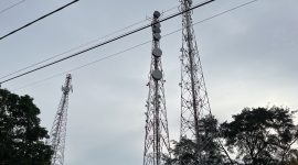 Tower telkomsel di wilayah Dabo singkep (Foto : Zonamu/Wandi)