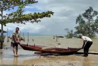 Cuaca esktrim di Kabupaten Lingga beberapa waktu lalu (Foto : Zonamu/Yuda)