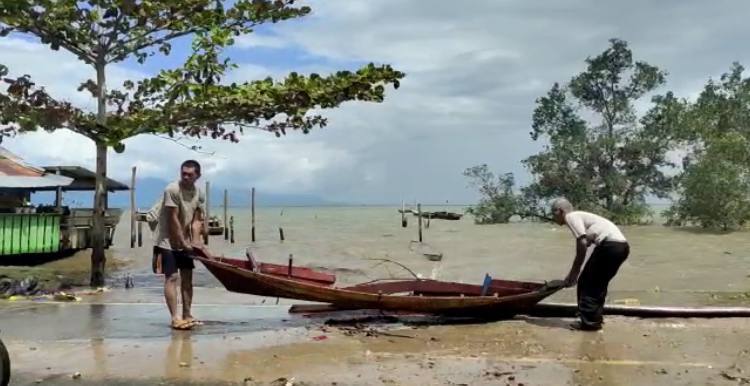Cuaca esktrim di Kabupaten Lingga beberapa waktu lalu (Foto : Zonamu/Yuda)