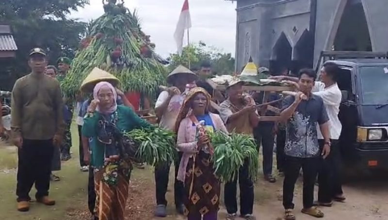 Warga Desa Kerandin peringati Hari Bhakti Transmigrasi ke-74 (Foto : Zonamu/Ardiansah)