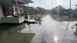 Banjir Rob yang terjadi di Kelurahan Dabo Lama (Foto : Zonamu/Wandi)