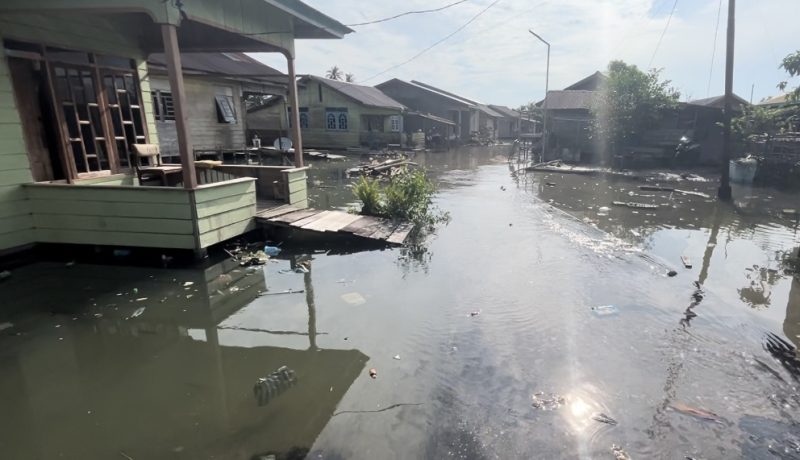 Banjir Rob yang terjadi di Kelurahan Dabo Lama (Foto : Zonamu/Wandi)