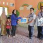 PT Timah menyerahkan bantuan Laptop kepada TK Pelangi, Desa Baskara Bakti, Kecamatan Namang, Kabupaten Bangka Tengah | Foto: Zonamu/Humas PT Timah
