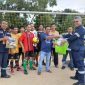 PT Timah menyerahkan bantuan sarana olahraga kepada tim sepak bola ASPAJA, Dusun VI Pait Jaya, Desa Belo Laut, Kabupaten Bangka Barat | Foto: Zonamu/Humas PT Timah
