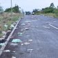 Sampah berserakan di jalan raya (Foto : Zonamu/Imam)