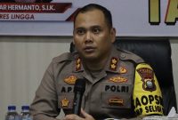 Kapolres Lingga AKBP Apri Fajar Hermanto saat menggelar konferensi pers, (Foto : Zonamu/Suji)