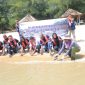 PT Timah lepaskan ribuan bibit kepiting di Perairan Kundur dan Karimun | Foto: Nichita