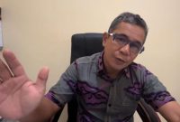 Kabid Tenaga Kerja Disnakertrans Lingga Keizzy Dalfi saat diwawancarai (Foto : Zonamu/Wandi)
