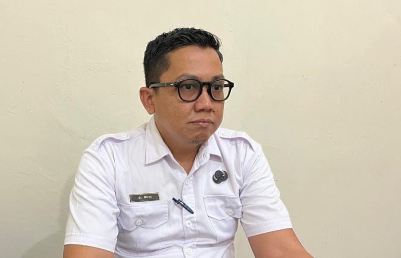 Direktur RSUD Dabo Singkep dr. Roni (Foto : Zonamu/Wandi)