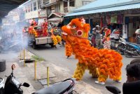Aksi Barongsai di wilayah Dabo Singkep (Foto : Zonamu/Wandi)