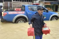 Pemerintah Salurkan Bantuan untuk Korban Banjir Rob di Lingga (Foto : Zonamu/Ist)