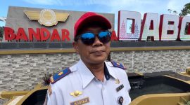 Kabandara Dabo Singkep Mustaji saat diwawancarai (Foto : Zonamu/Wandi)