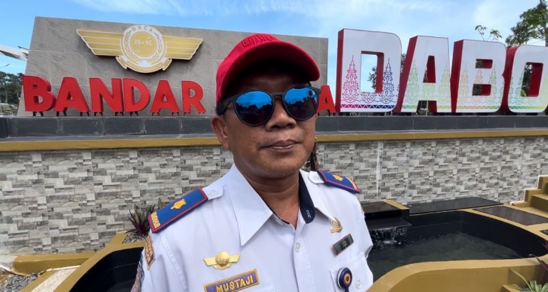 Kabandara Dabo Singkep Mustaji saat diwawancarai (Foto : Zonamu/Wandi)