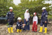 Program penanaman pohon sebagai wujud komitmen PT Timah dalam mendukung kelestarian lingkungan | Foto: Zonamu/Humas PT Timah