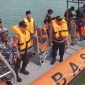 Tim gabungan saat melakukan pencarian nelayan hilang (Foto : Zonamu/Okta)