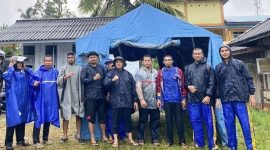 Dinsos Lingga bersama MUI Lingga Dirikan Posko Bantuan Banjir (Foto : Zonamu/Imam)