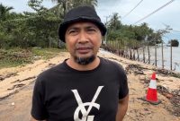 Plt Kadis PUTR Lingga Yusdiandri saat diwawancarai (Foto : Zonamu/Wandi)