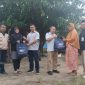 PT Timah Serahkan Paket Sembako kepada korban banjir di Desa Belo Laut | Foto: Zonamu/Humas PT Timah