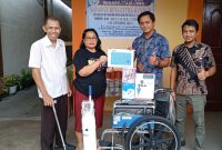 Bantuan alat kesehatan diserahkan PT Timah untuk mempermudah cek kesehatan Lansia | Foto: Zonamu/Humas PT Timah