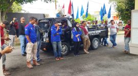 Eks Karyawan PT KG gelar unjuk rasa di depan gedung DPRD Kabupaten Karimun, tuntut uang sagu hati | Foto: Nichita