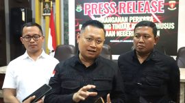 Kajari Karimun, Priyambudi didampingi Kasi Intelijen, Herlambang dan Kasi Pidsus Priandi Firdaus | Foto: Nichita