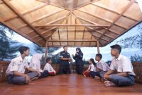 Sepanjang tahun 2024, PT Timah terus berupaya meningkatkan kualitas Sumber Daya Manusia melalui program pendidikan | Foto: Zonamu/Humas PT Timah
