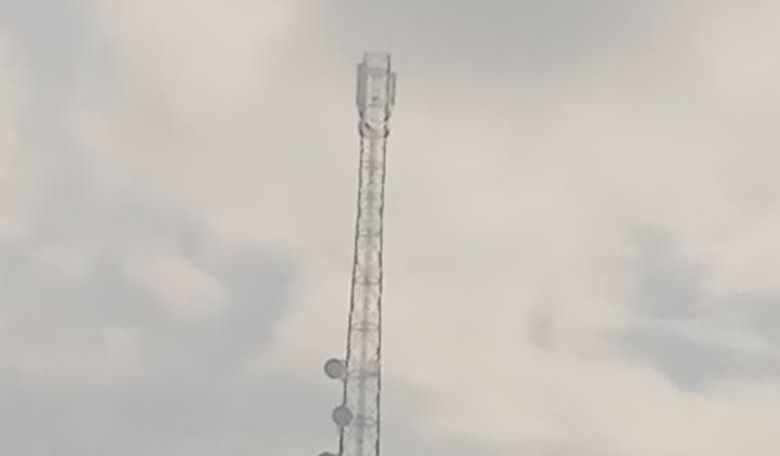 Tower Desa Mensanak, Sinyal gangguan membuat keluhan warga (Foto : Zonamu/Ghafar)