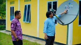 Diskominfo Lingga Monitoring Instalasi Akses Internet BAKTI di Dua Desa (Foto : Zonamu/Diskominfo)