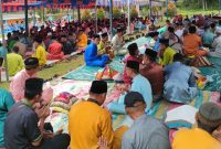 Singkep Barat Makan Talam Sehidang Bersama Masyarakat (Foto : Zonamu/Taupik)