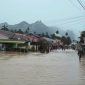 Banjir Rob dan Hujan Lebat Rendam Rumah Warga Di Lingga (Foto : Zonam/Ist)