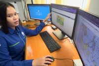Forcaster BMKG Dabo Singkep saat menjelaskan terkait cuaca di Lingga (Foto : Zonamu/Wandi)