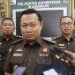 Kepala Kejaksaan Negeri Karimun, Priyambudi didampingi Kasi Intelijen, Herlambang dan Kasi Pidsus, Priandi Firdaus | Foto: Nichita