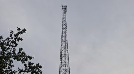 Salah satu tower di Tebing Desa Teluk, Lingga Timur (Foto : Zonamu/Anton)