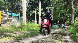 Potret Kondisi jalan di Bukit Kabung Sungai Lumpur yang perlu perhatian (Foto : Zonamu/Ismail)