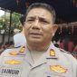 Kapolsek Dabo Singkep AKP Zainur saat diwawancarai (Foto : Zonamu/Ismail)