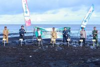 PT Timah Tbk tanam mangrove di Pantai Sesai Party Beach, Desa Tanjung Gemuk, Kecamatan Rangsang, Kabupaten Kepulauan Meranti | Foto: Zonamu/Humas PT Timah