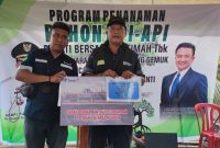 PT Timah serahkan bantuan untuk percepatan pembangunan dua Masjid di Kecamatan Rangsang, Kabupaten Meranti | Foto: Zonamu/Humas PT Timah