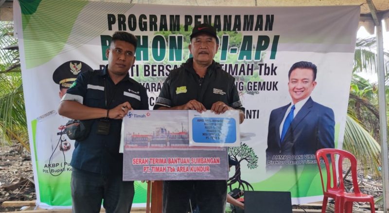 PT Timah serahkan bantuan untuk percepatan pembangunan dua Masjid di Kecamatan Rangsang, Kabupaten Meranti | Foto: Zonamu/Humas PT Timah