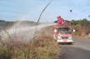 Mobil damkar satu-satunya yang digunakan | Foto : Zonamu/Wandi 