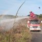 Mobil damkar satu-satunya yang digunakan | Foto : Zonamu/Wandi 